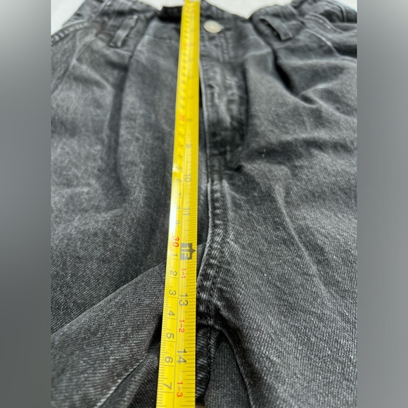 A&F Mom Jeans High Rise Baggy Pleated Black Raw Hem 27/4R - Picture 5 of 7